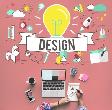 laptop ile çalışan kişi 