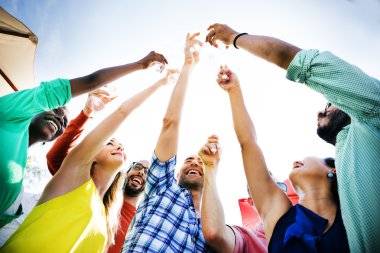 Arkadaşlar kutlama ve alkış