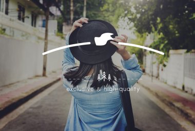 kadın şapkalı street yürüyüş