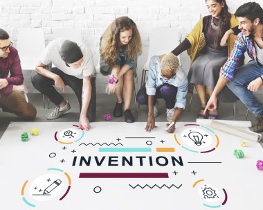 Kattaki insanlar çizim afiş