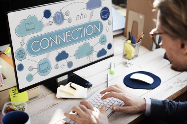 bilgisayarla çalışma iş adamı