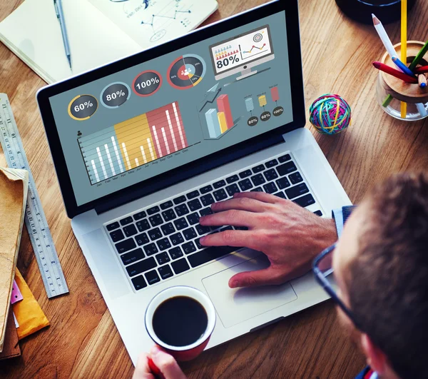 Man using laptop — Stock Photo, Image