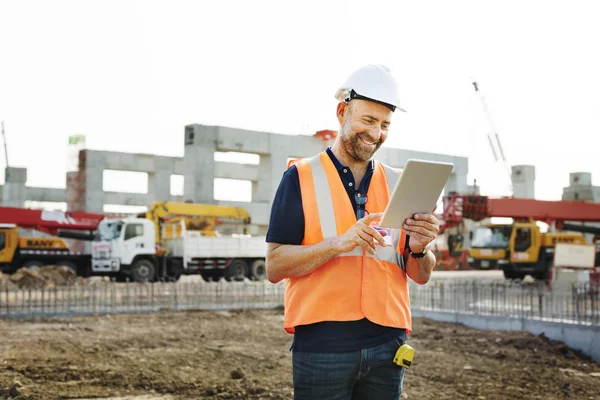 Cantiere Lavoratore che rimane in cantiere — Foto Stock