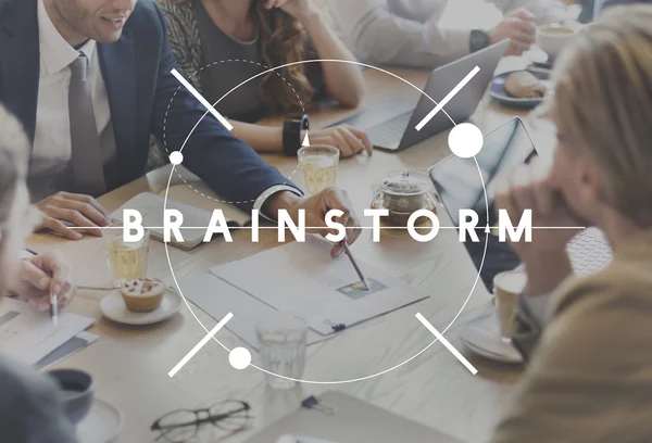 Personnes discutant de Brainstorm — Photo
