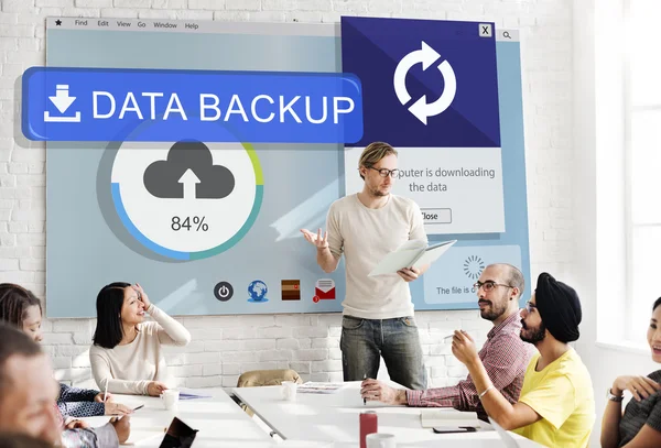 Reunião de negócios com Data Backup — Fotografia de Stock