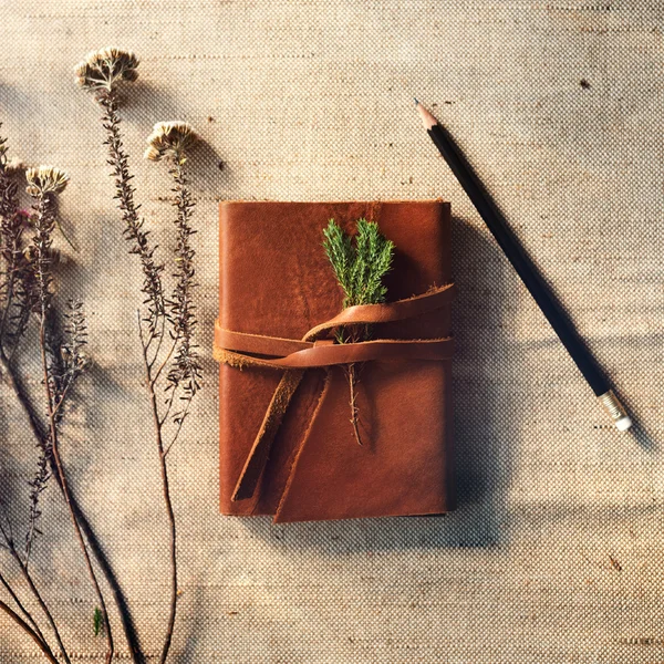 Boek met Flora decoratie — Stockfoto