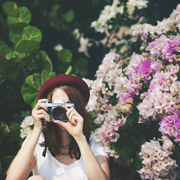 Dívka fotografování přírody — Stock fotografie