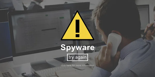 Homem de negócios trabalhando no computador com spyware — Fotografia de Stock