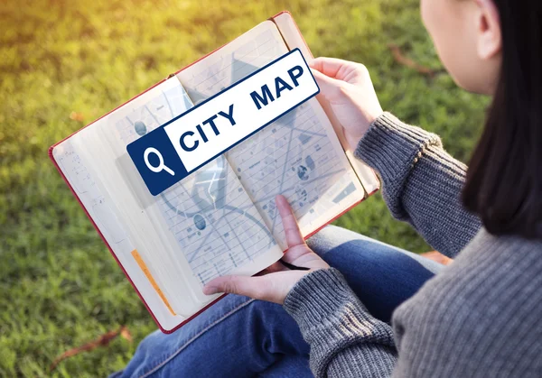 Woman holding notebook — Stock Photo, Image