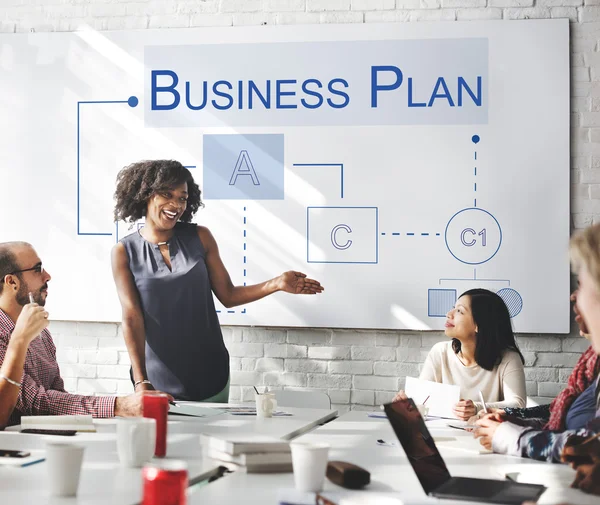 Geschäftstreffen mit Businessplan — Stockfoto