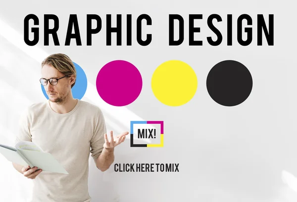 Hombre de negocios que trabaja con diseño gráfico —  Fotos de Stock