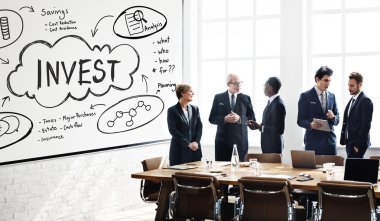 İş adamları ofiste tartışıyor