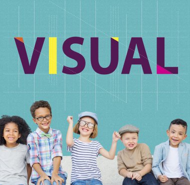 Çocuklar gülüyor ve eğlenin