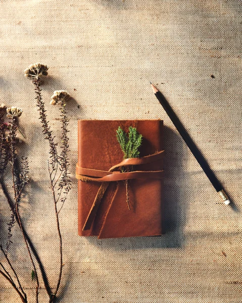 Boek met Flora decoratie — Stockfoto