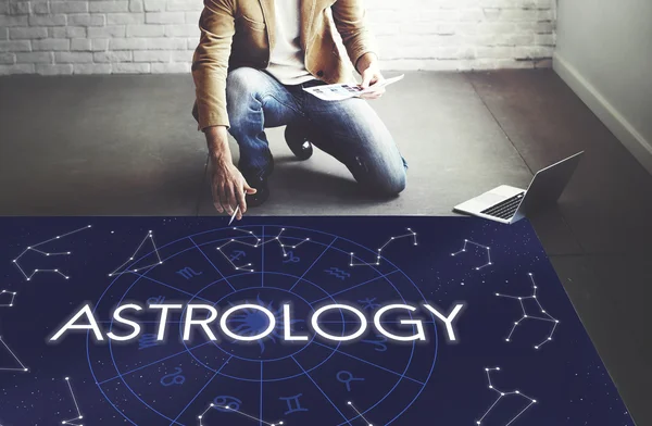 Işadamı Astroloji ile çalışma — Stok fotoğraf