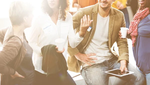 Gruppe der Diversitätsmenschen diskutiert — Stockfoto