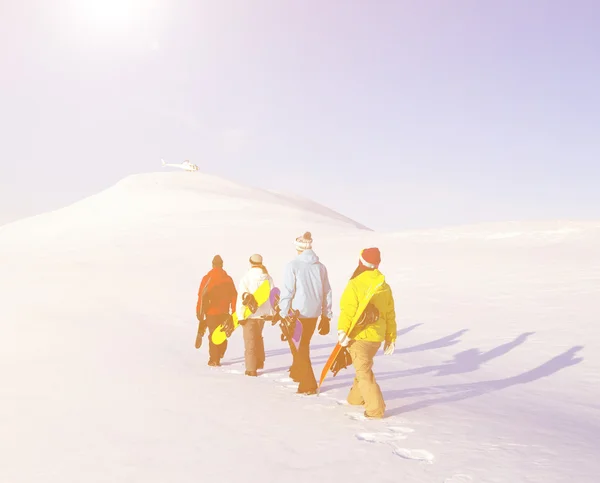 Сноубордисти на вершині гори — стокове фото