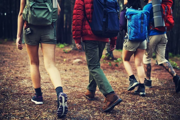 Mejores amigos trekking juntos —  Fotos de Stock