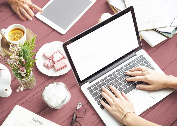 Women using devices — Stock Photo, Image