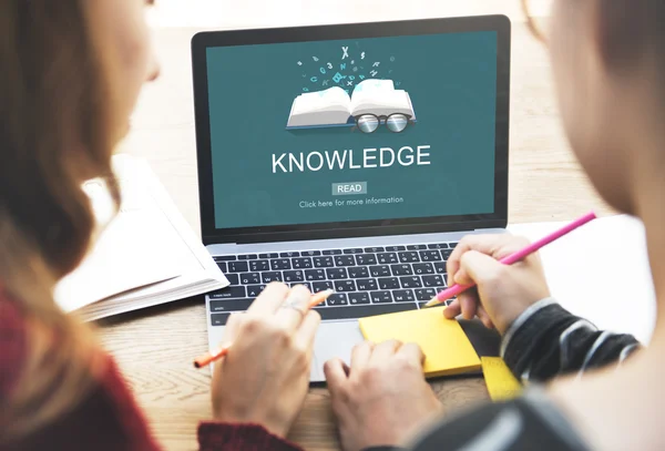 Women studying with computer — Stock Photo, Image