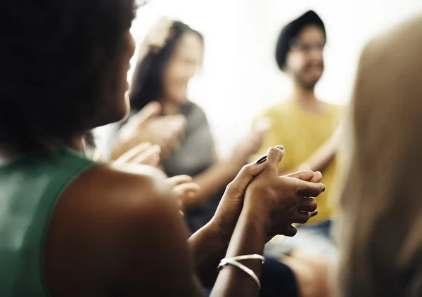 Diversiteit mensen tijdens vergadering — Stockfoto