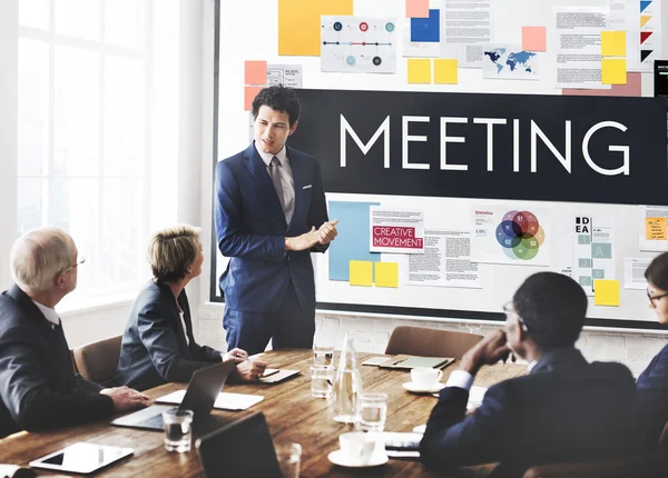 Geschäftsleute diskutieren — Stockfoto