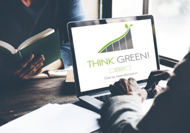 dizüstü bilgisayarda yazarak iş kişi