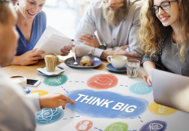 insanlar büyük şey hakkında tartışıyor