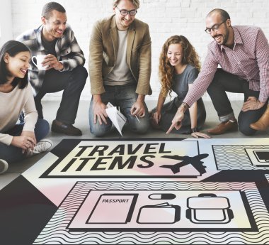 Poster ve seyahat öğeler çalışma tasarımcılar