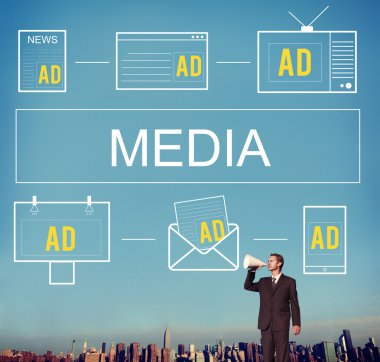 Cityscape karşı megafon ile işadamı 