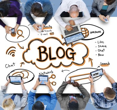 Farklı aygıtlar kullanan çok ırklı kişiler