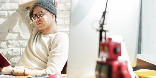 Man Reading Book — Stock Photo, Image