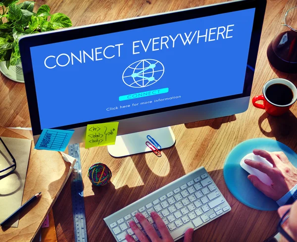 Bilgisayar kullanan adam 