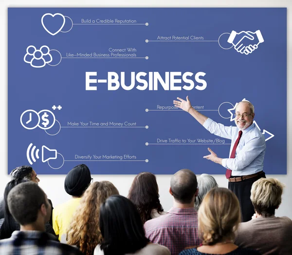 Mensen op seminar met e-business — Stockfoto