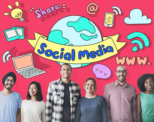 Diversiteit mensen met sociale media — Stockfoto