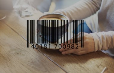 Bir fincan kahveli kadın.