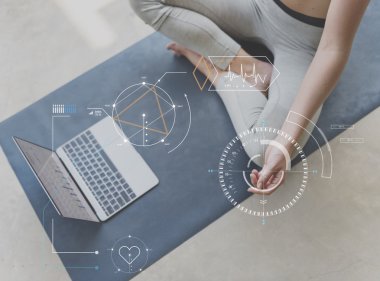 kadın ve Fitness teknoloji kavramı 