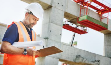 İnşaat işçisi sitesi binasında kalıyor