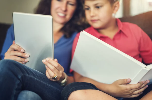 Madre con figlio insieme — Foto Stock