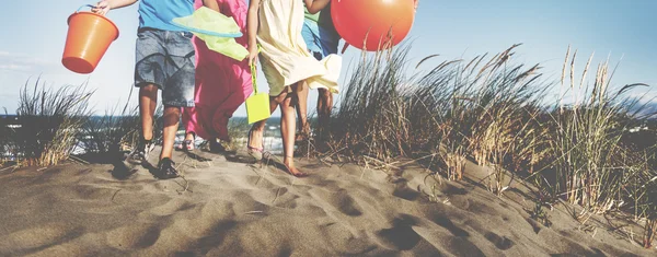 Hermosa familia juntos al aire libre — Foto de Stock