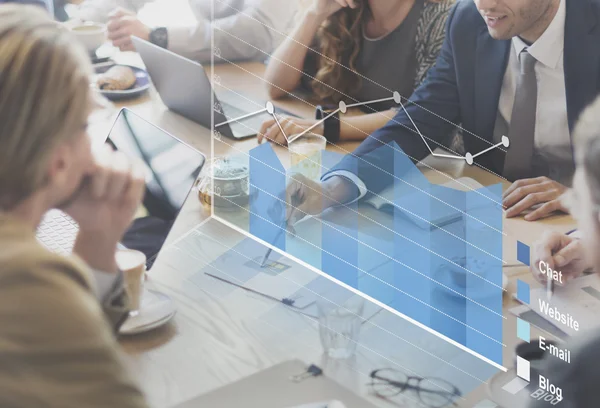 insanlar hakkında grafik tartışıyor