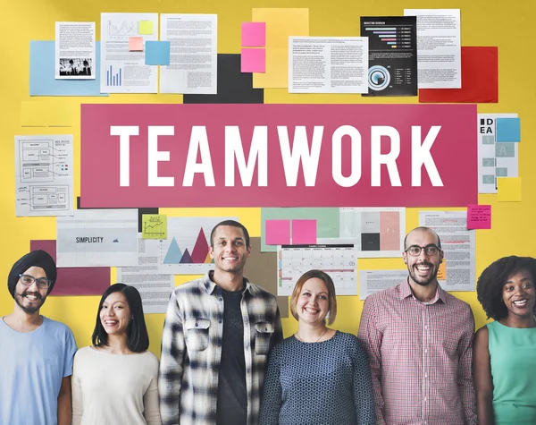 Diversidad de personas con trabajo en equipo — Foto de Stock
