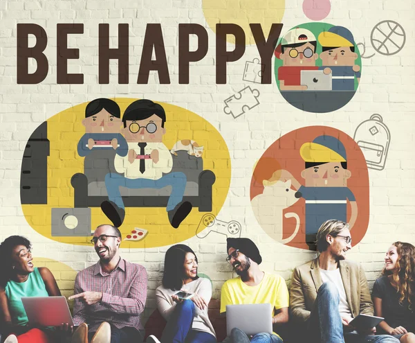 Amis de la diversité près du mur avec Be Happy — Photo