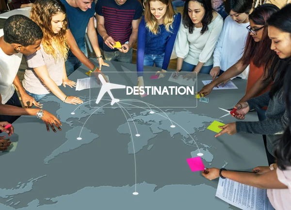 Öğrenci çalışma masasında çeşitlilik grubu