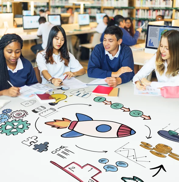 Studenten van de diversiteit in de klas — Stockfoto