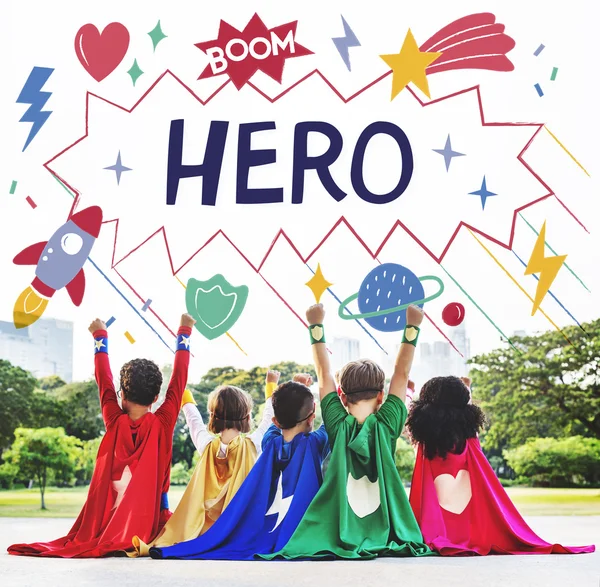 Çocuk süper kahraman kostümleri