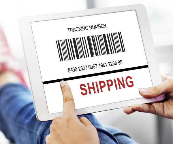 kişi elinde dijital tablet tarama