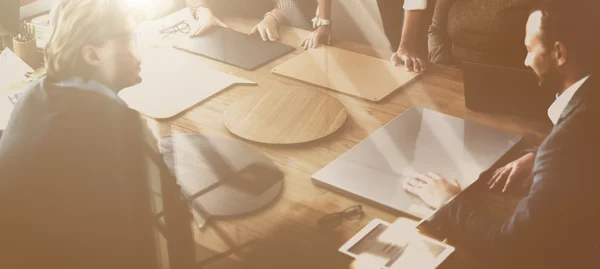 Geschäftsleute im Büro — Stockfoto