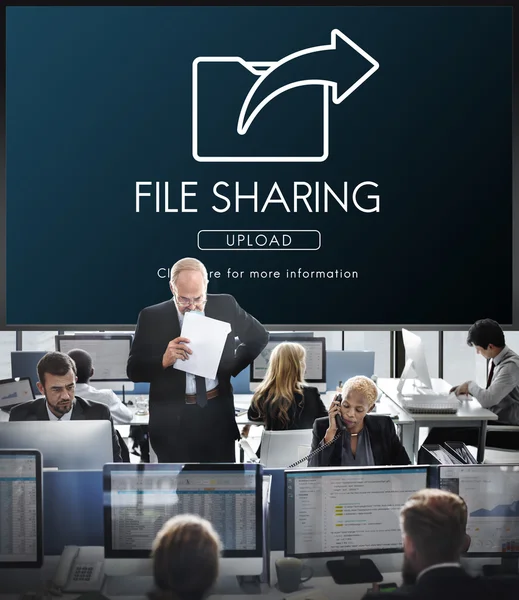 Üzleti munkavállalók és File osztás — Stock Fotó