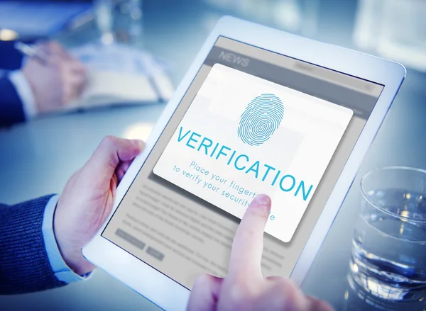 iş adamı dijital tablet ile çalışma